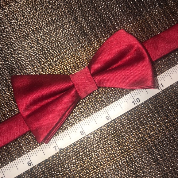Red bow tie - Picture 6 of 8
